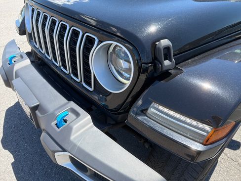 Used 2024 Jeep Wrangler Unlimited Sahara w/ Safety Group AWD/4WD image 10