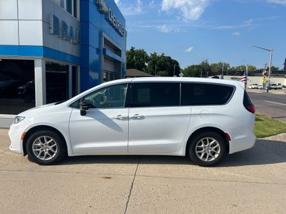 Used 2024 Chrysler Pacifica Touring-L