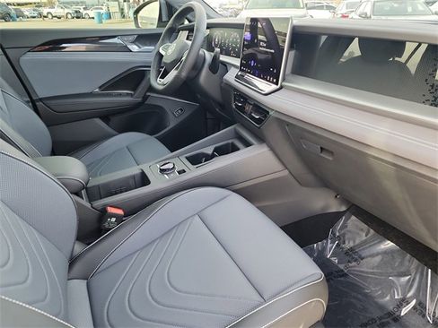 New 2026 Volkswagen Tiguan SE R-Line image 17