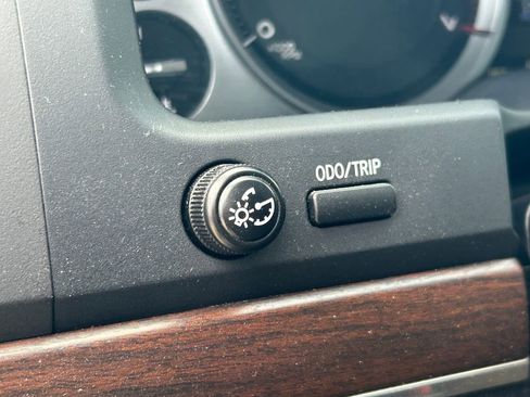 Used 2016 Toyota Land Cruiser image 31