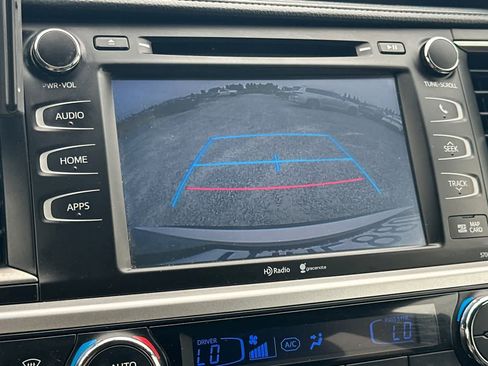 Used 2015 Toyota Highlander XLE FWD image 22