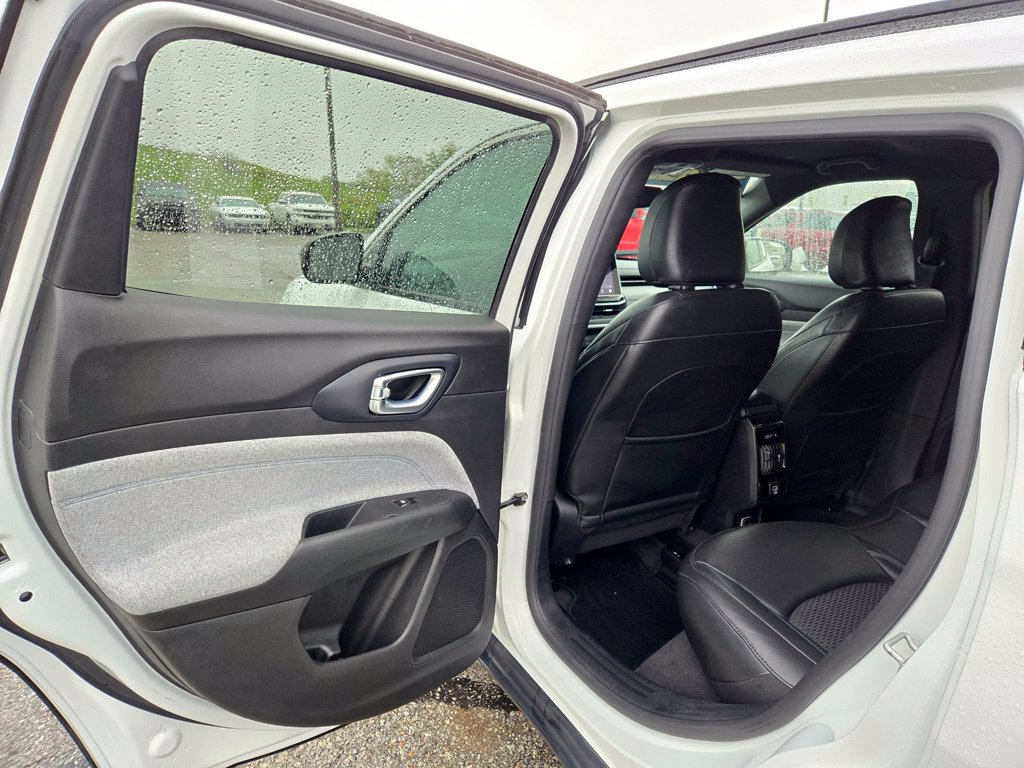 Used 2023 Jeep Compass Latitude w/ Mopar Graphics Package AWD/4WD image 26