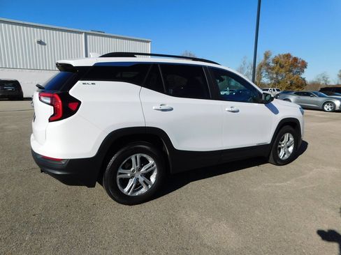 Used 2023 GMC Terrain SLE w/ Driver Convenience Package image 3