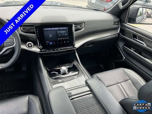Used 2022 Jeep Wagoneer Series II AWD/4WD image 16