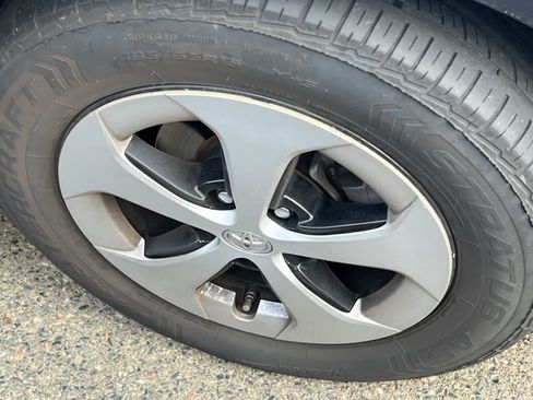 Used 2014 Toyota Prius Four image 12