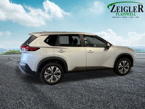 Used 2022 Nissan Rogue SV image 10