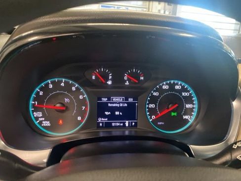 Used 2023 Chevrolet Traverse LS FWD image 11