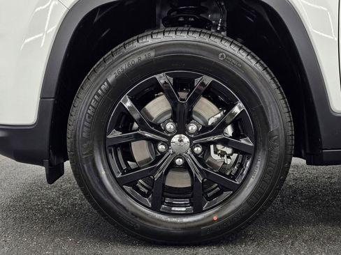 New 2026 Jeep Grand Cherokee L Altitude image 9