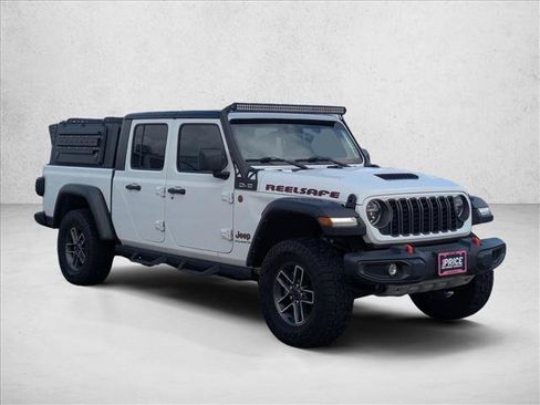 Used 2025 Jeep Gladiator Mojave w/ Convenience Group AWD/4WD image 3
