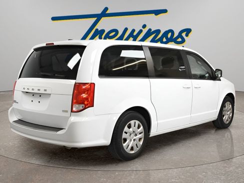 Used 2018 Dodge Grand Caravan SE w/ UConnect Hands-Free Group image 2