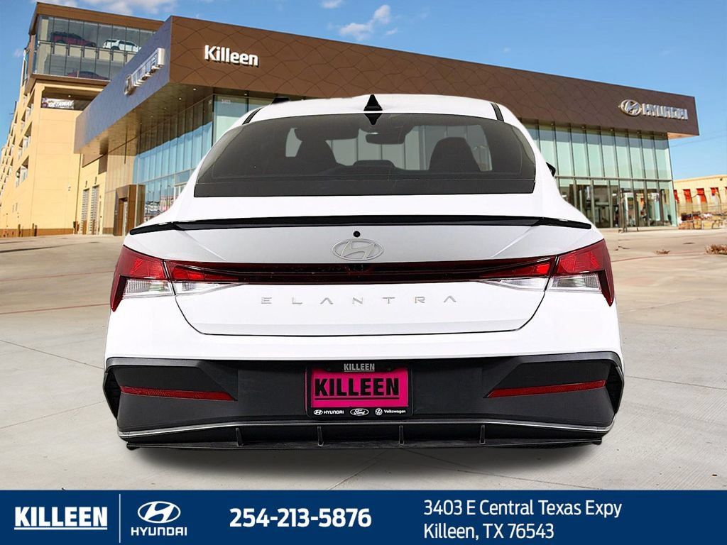 Used 2025 Hyundai Elantra Sport FWD image 8
