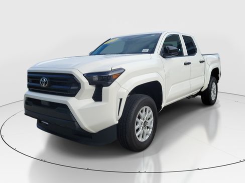 Used 2024 Toyota Tacoma SR RWD image 3