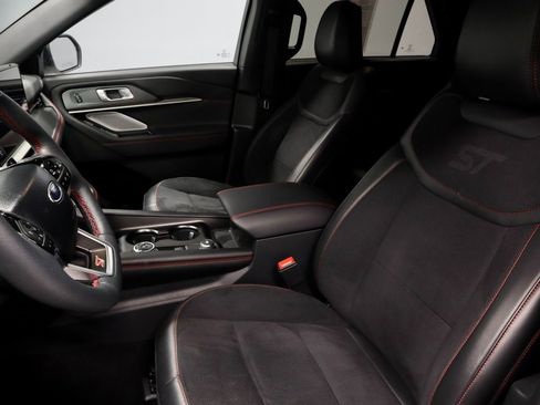 Certified 2025 Ford Explorer ST image 24