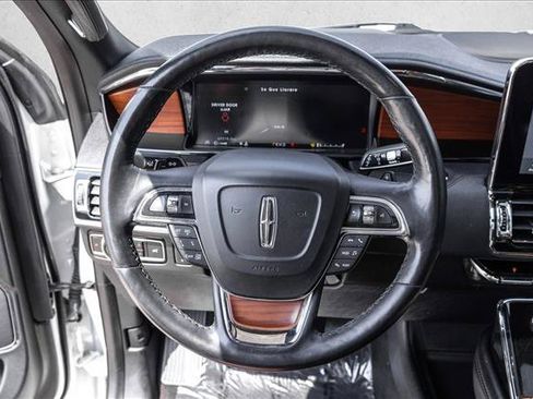 Used 2020 Lincoln Navigator Reserve AWD/4WD image 13