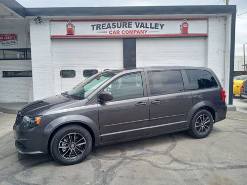 Used 2016 Dodge Grand Caravan SE FWD image 1