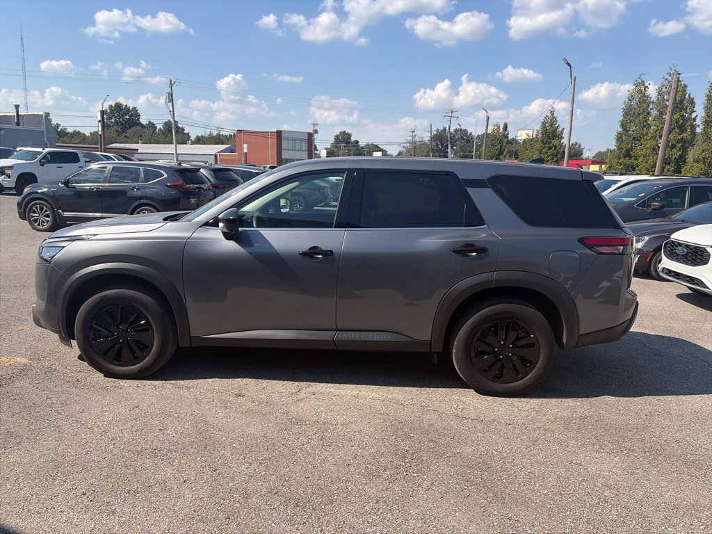Used 2025 Nissan Pathfinder S AWD/4WD image 3