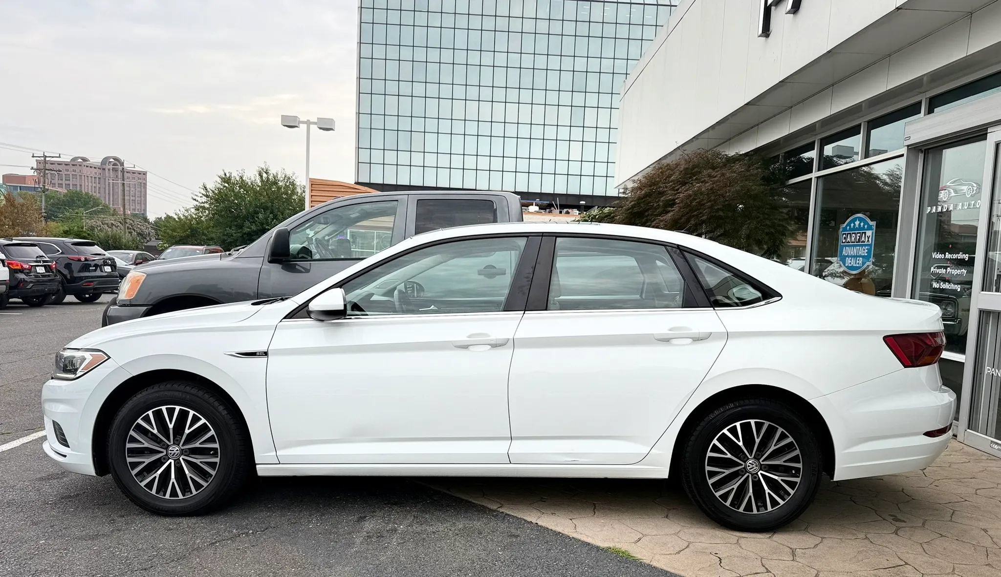 Used 2019 Volkswagen Jetta SEL FWD image 4