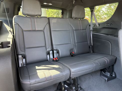 Used 2022 Chevrolet Suburban RST w/ Luxury Package image 32