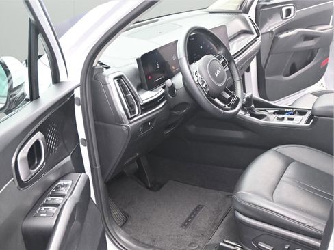 Used 2025 Kia Sorento S w/ Panoramic Sunroof Package FWD image 5