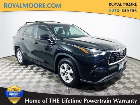 Used 2023 Toyota Highlander LE AWD/4WD image 1