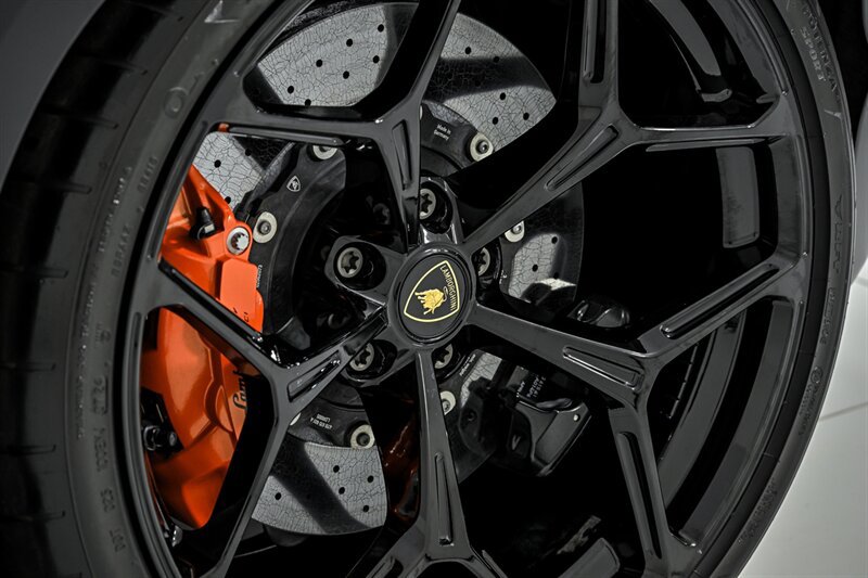 Used 2024 Lamborghini Revuelto AWD/4WD image 36