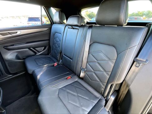 Used 2025 Volkswagen Atlas Cross Sport SE image 20