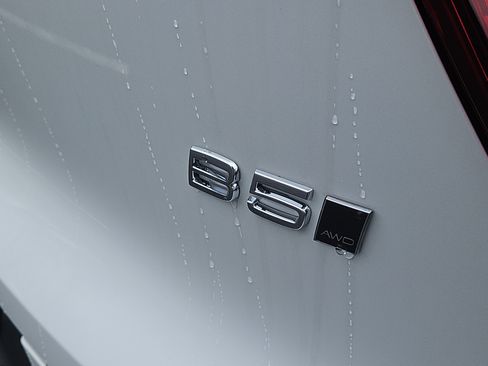 New 2026 Volvo XC40 B5 Ultra w/ Protection Package Premier image 4