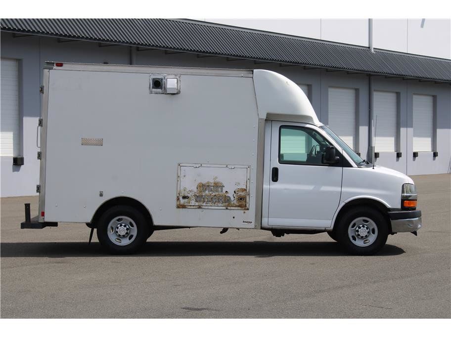 Used 2015 Chevrolet Express 3500 RWD image 4