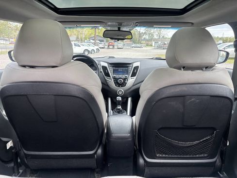 Used 2013 Hyundai Veloster w/ Style Pkg image 17