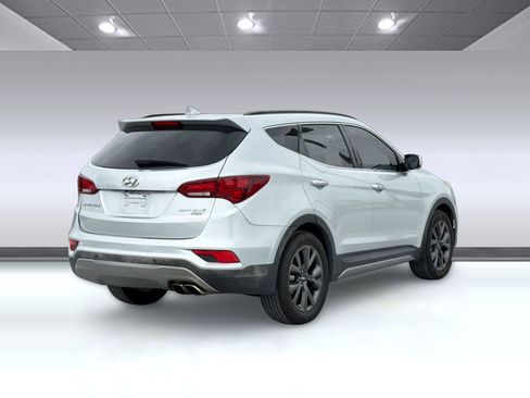 Used 2018 Hyundai Santa Fe Sport FWD image 9