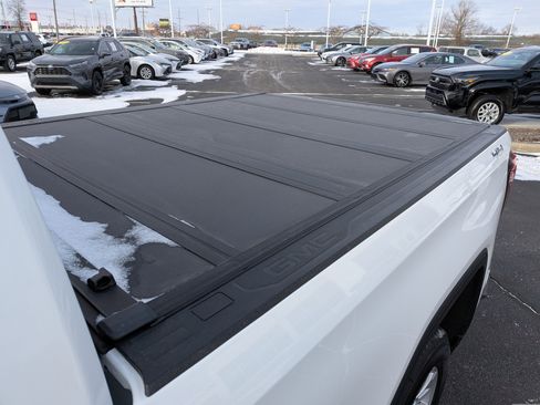 Used 2025 GMC Sierra 1500 SLE image 11