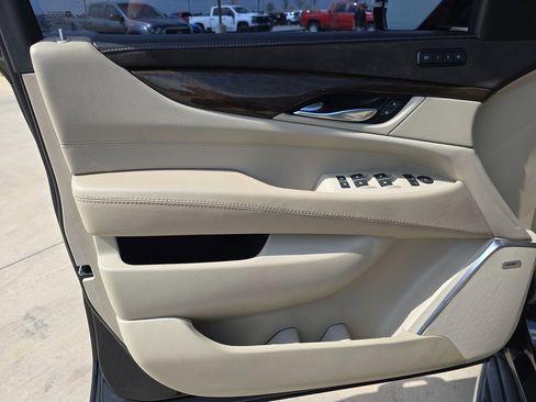 Used 2018 Cadillac Escalade Luxury image 28
