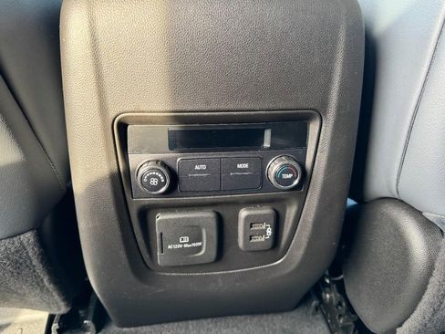 Used 2022 Buick Enclave Premium image 11