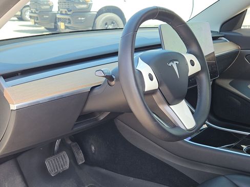 Used 2020 Tesla Model 3 Standard Range Plus image 10