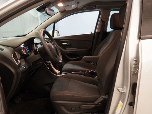 Used 2021 Chevrolet Trax LS image 5