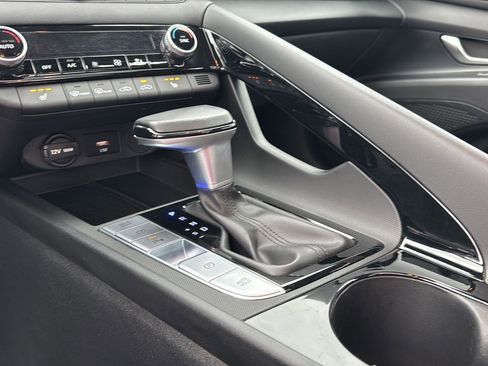 Used 2024 Hyundai Elantra Limited image 25