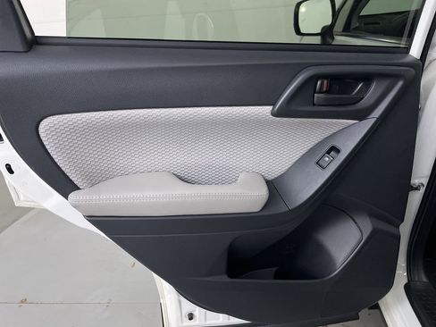 Used 2017 Subaru Forester 2.5i Premium image 20