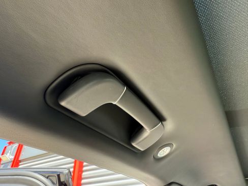 Used 2021 Bentley Bentayga image 40