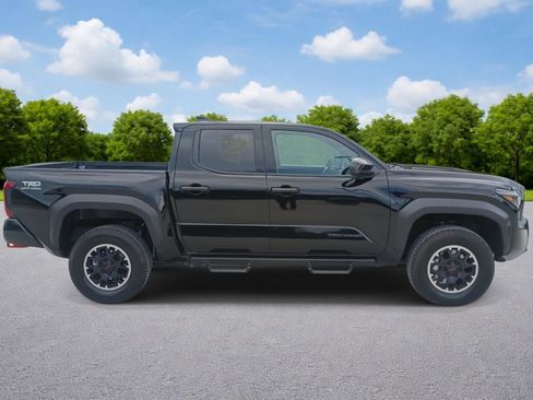 Used 2026 Toyota Tacoma TRD Off-Road AWD/4WD image 8