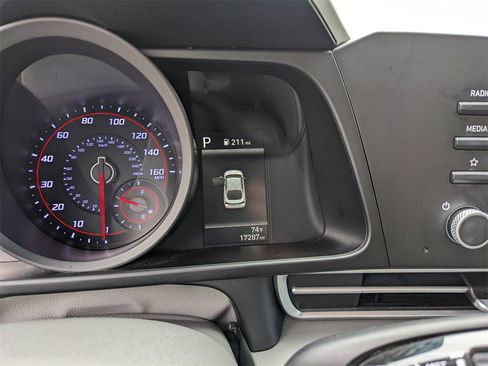 Used 2023 Hyundai Elantra SEL image 35