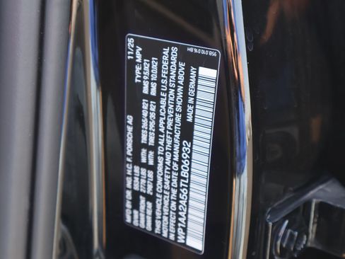 Certified 2026 Porsche Macan AWD/4WD image 31