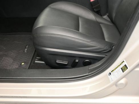 Used 2023 MAZDA MAZDA3 s FWD image 22