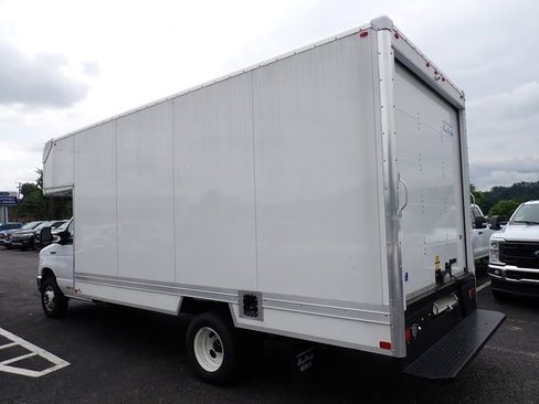 Used 2025 Ford E-450 and Econoline 450 Super Duty w/ Power Equipment Group image 3