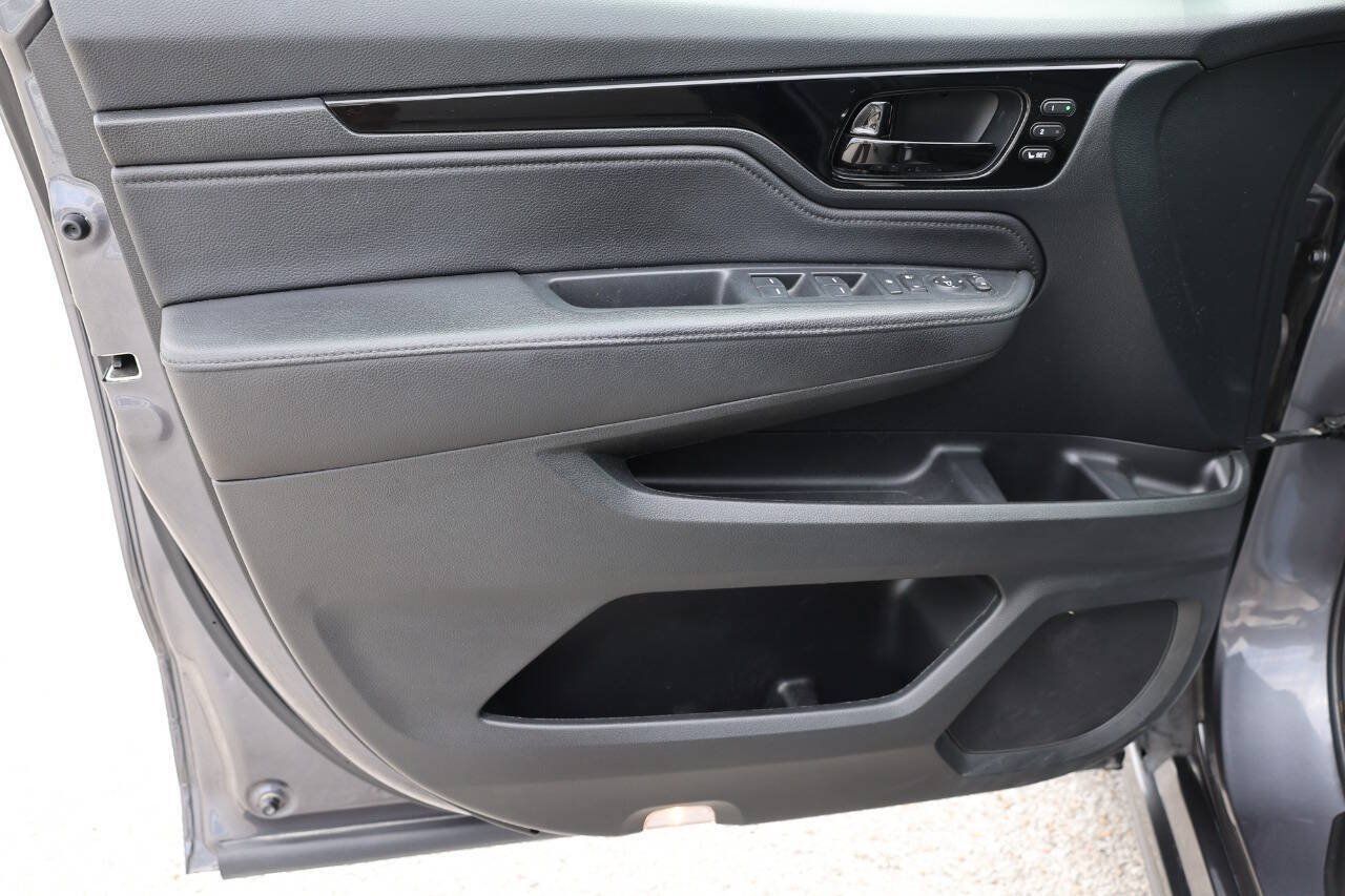 Used 2023 Honda Odyssey Touring image 12