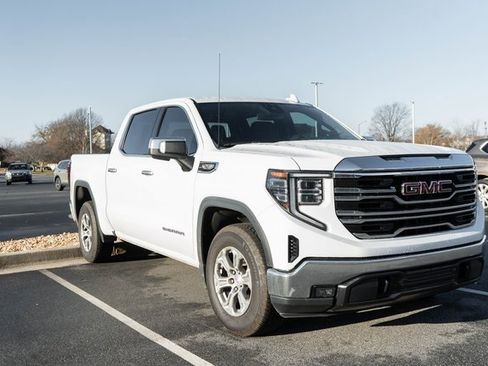 Used 2022 GMC Sierra 1500 SLT image 3