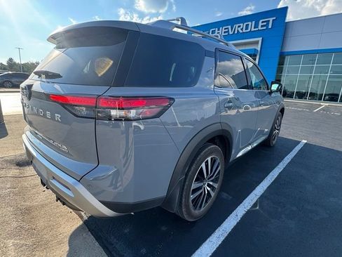 Used 2025 Nissan Pathfinder Platinum w/ Cargo Package AWD/4WD image 3