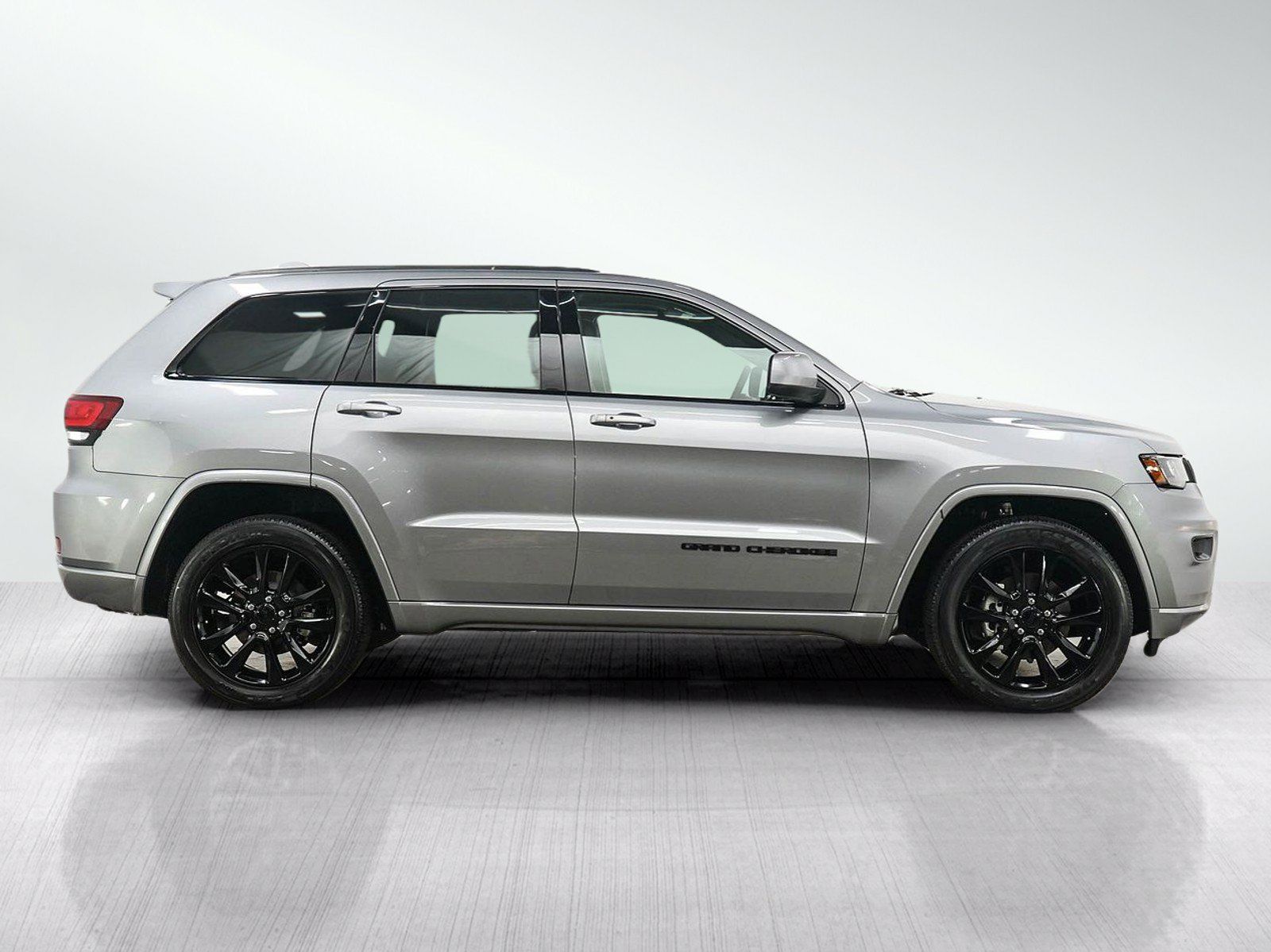 Used 2020 Jeep Grand Cherokee Altitude RWD image 6