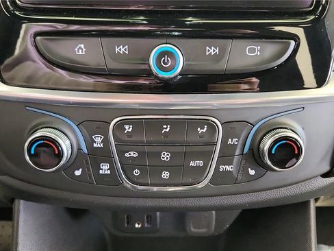 Used 2022 Chevrolet Traverse LT image 30