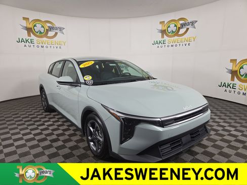 Used 2025 Kia K4 LXS image 1