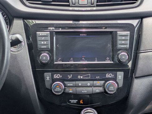 Used 2018 Nissan Rogue SV FWD image 18